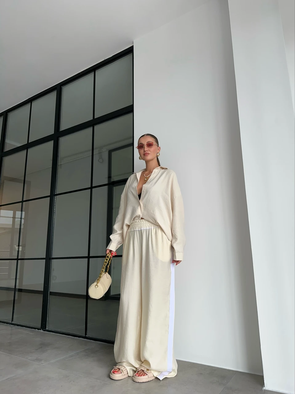 SAMPLE COMMENT SIRT BASKILI BEJ RENGİ TENSEL KUMAŞ TAKIM