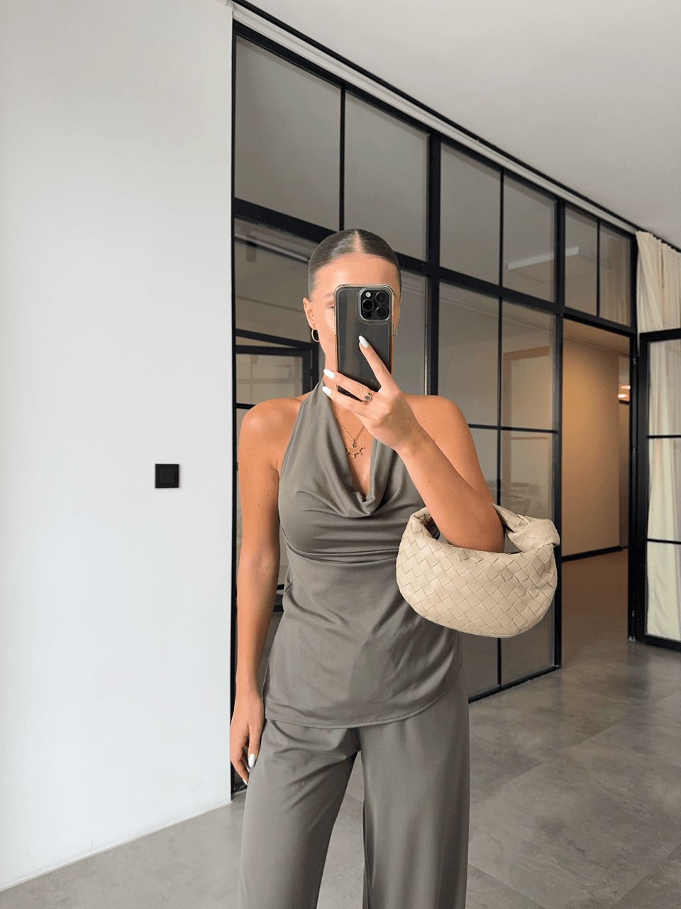 HAKİ HALTER YAKA DÖKÜMLÜ BLUZ PANTOLON MODAL TAKIM