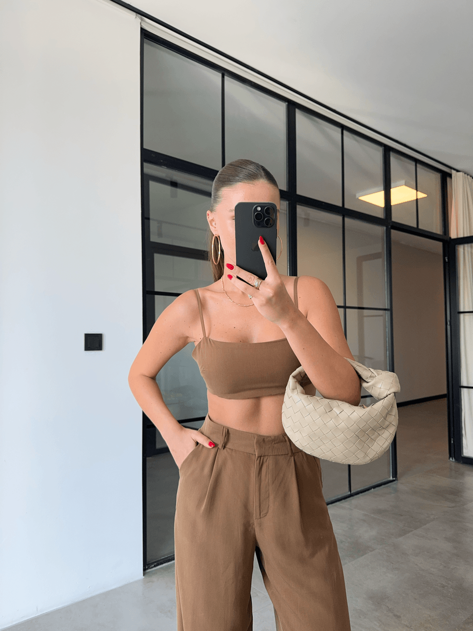 TENCEL ASKILI KAHVERENGİ CROP