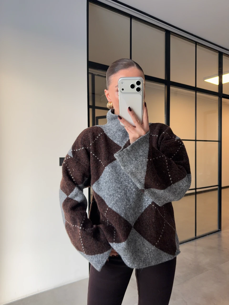 BAKLAVA DESENLİ DİK YAKA KAZAK - Füme