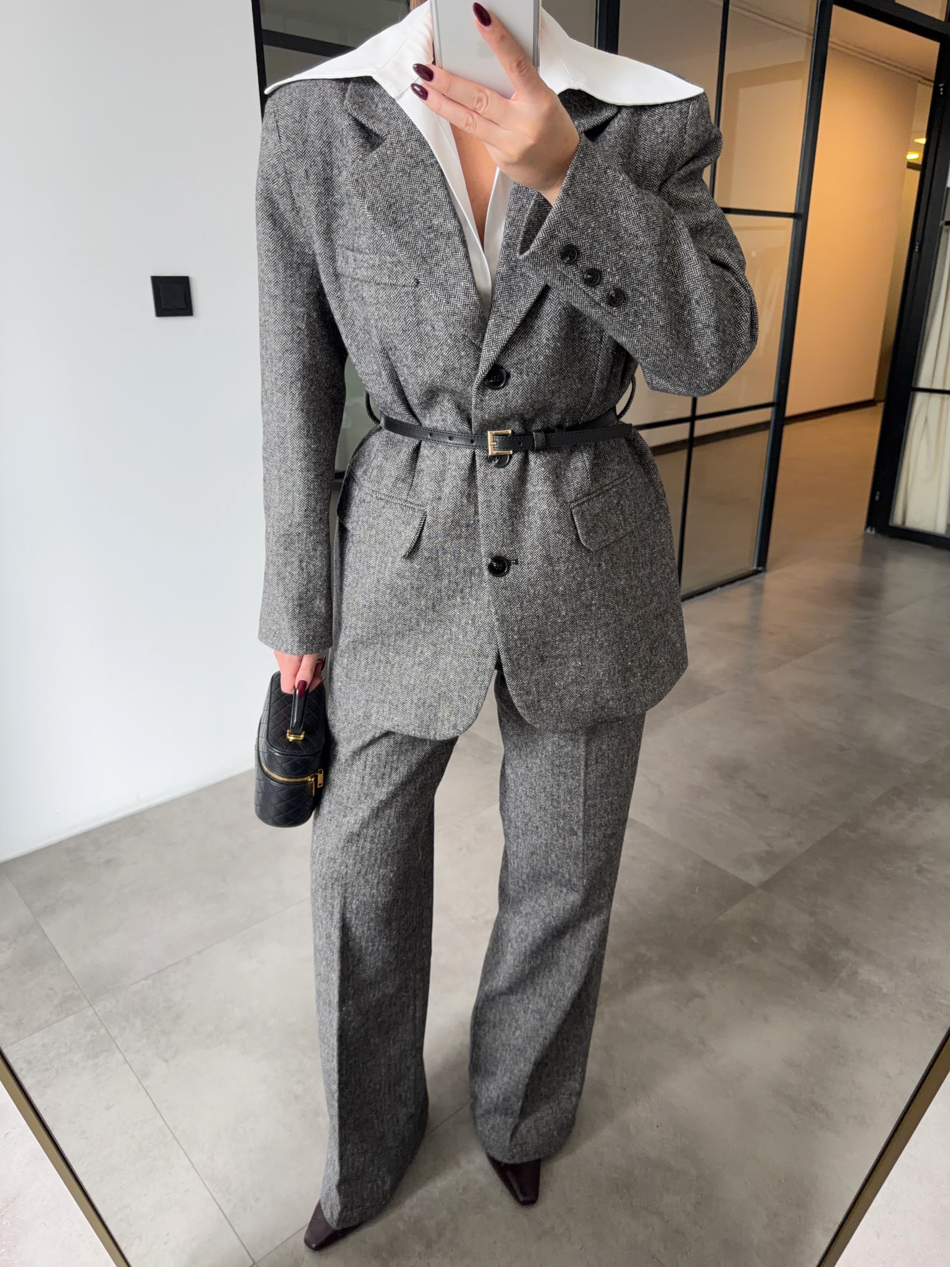 GÖMLEK YAKALI KEMERLİ KAŞE CEKET PANTOLON TAKIM