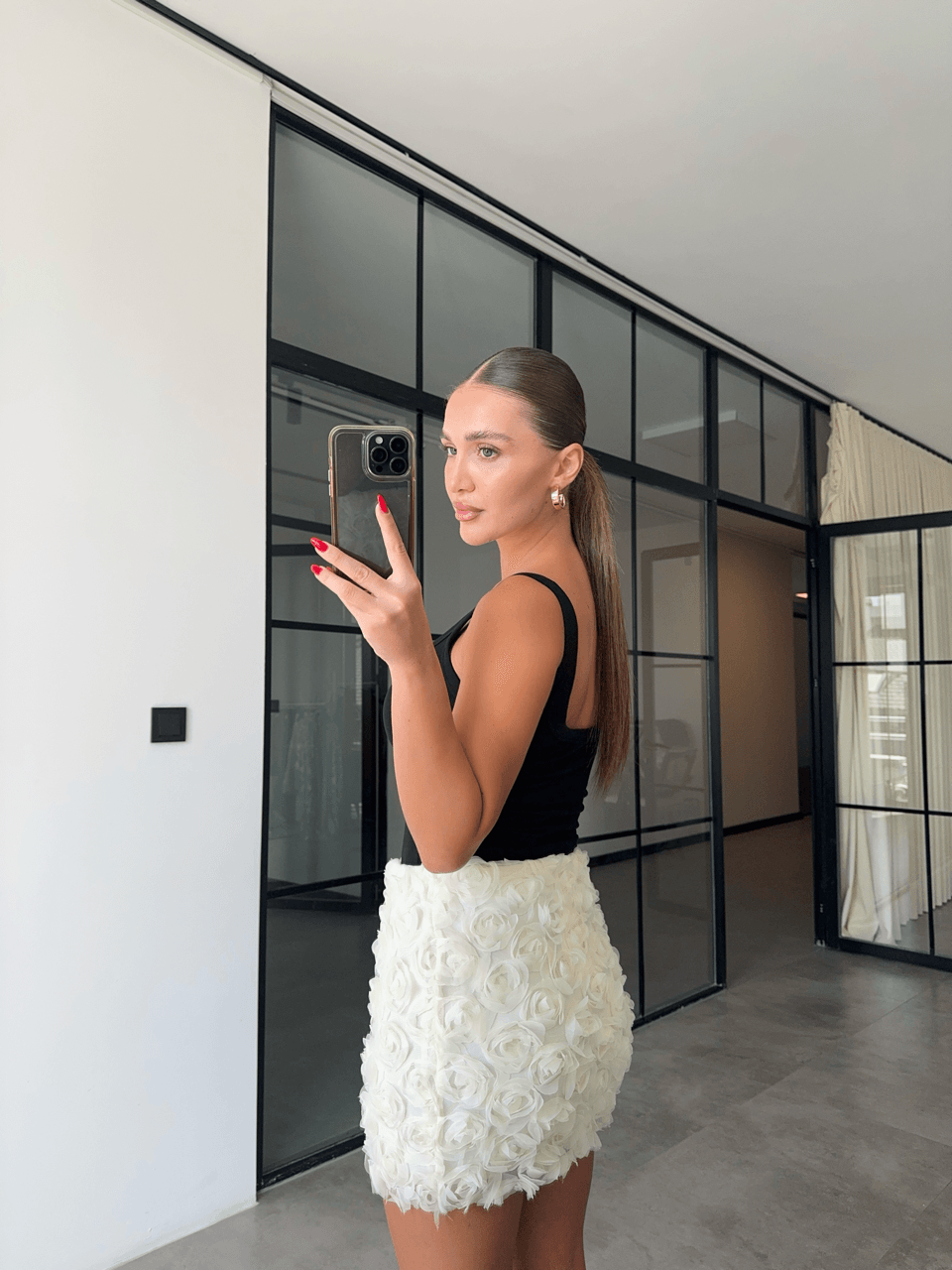 KABARTMA GÜL DETAYLI EKRU MİNİ ETEK