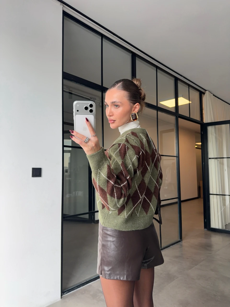 ACI KAHVE ÇAPRAZ KAPAMA DERİ ŞORT ETEK