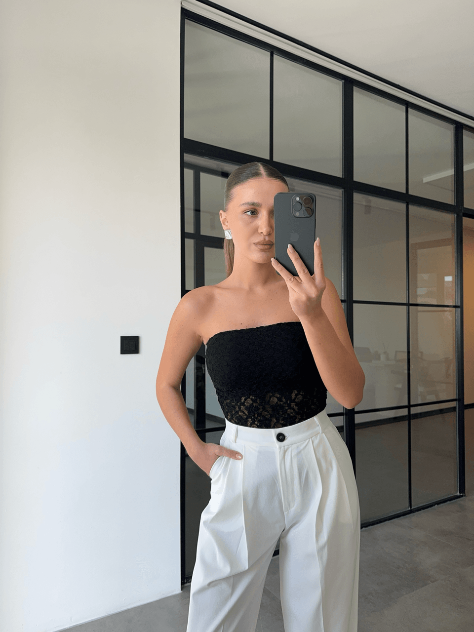 CROP ASTARLI STRAPLEZ SİYAH DANTEL BLUZ 