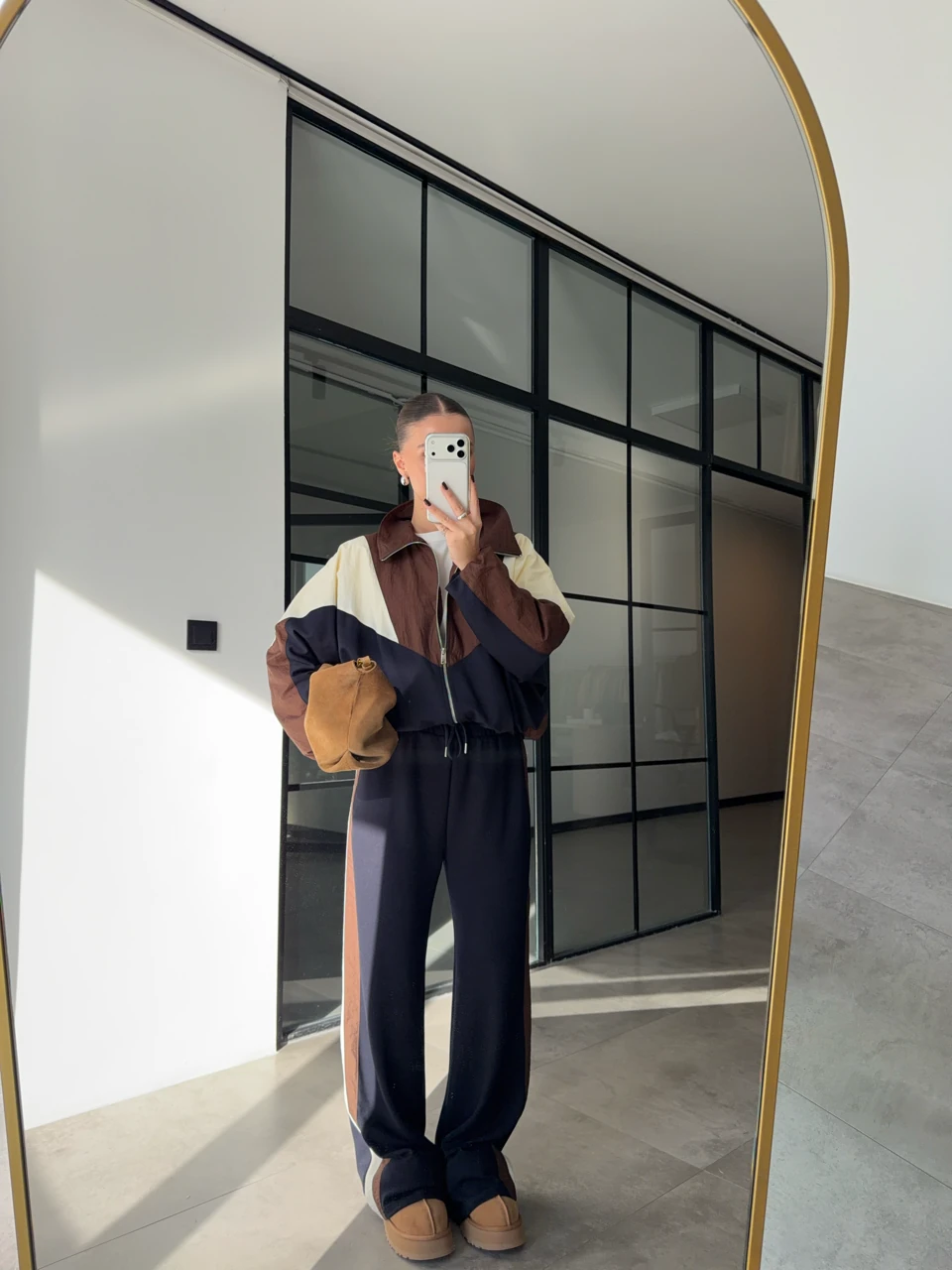 RENKLİ PARÇALI EŞOFMAN TAKIMI