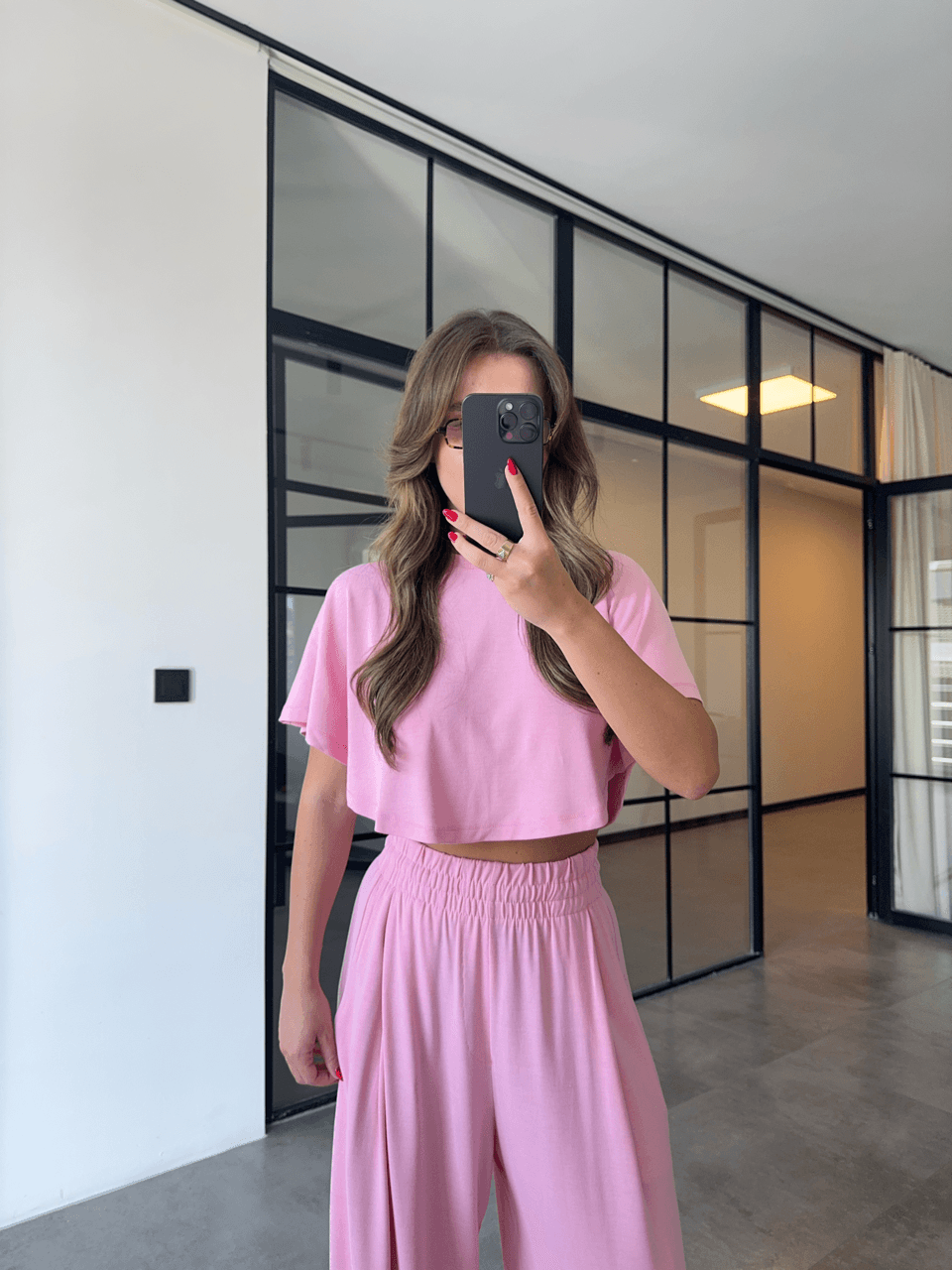 YARASA KOL MODAL KUMAŞ PEMBE CROP BLUZ