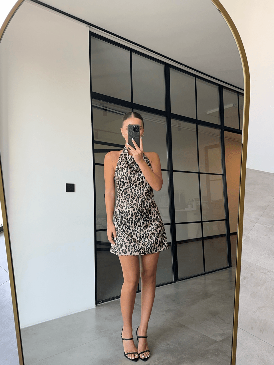 BOYUNDAN BAĞLAMALI LEOPAR SATEN ELBİSE