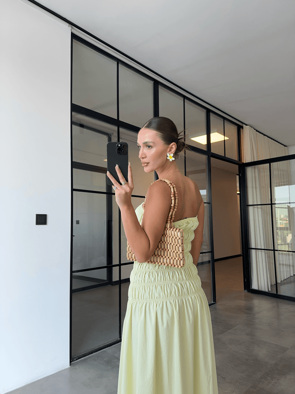 BÜZGÜLÜ STRAPLEZ SARI MAXİ ELBİSE