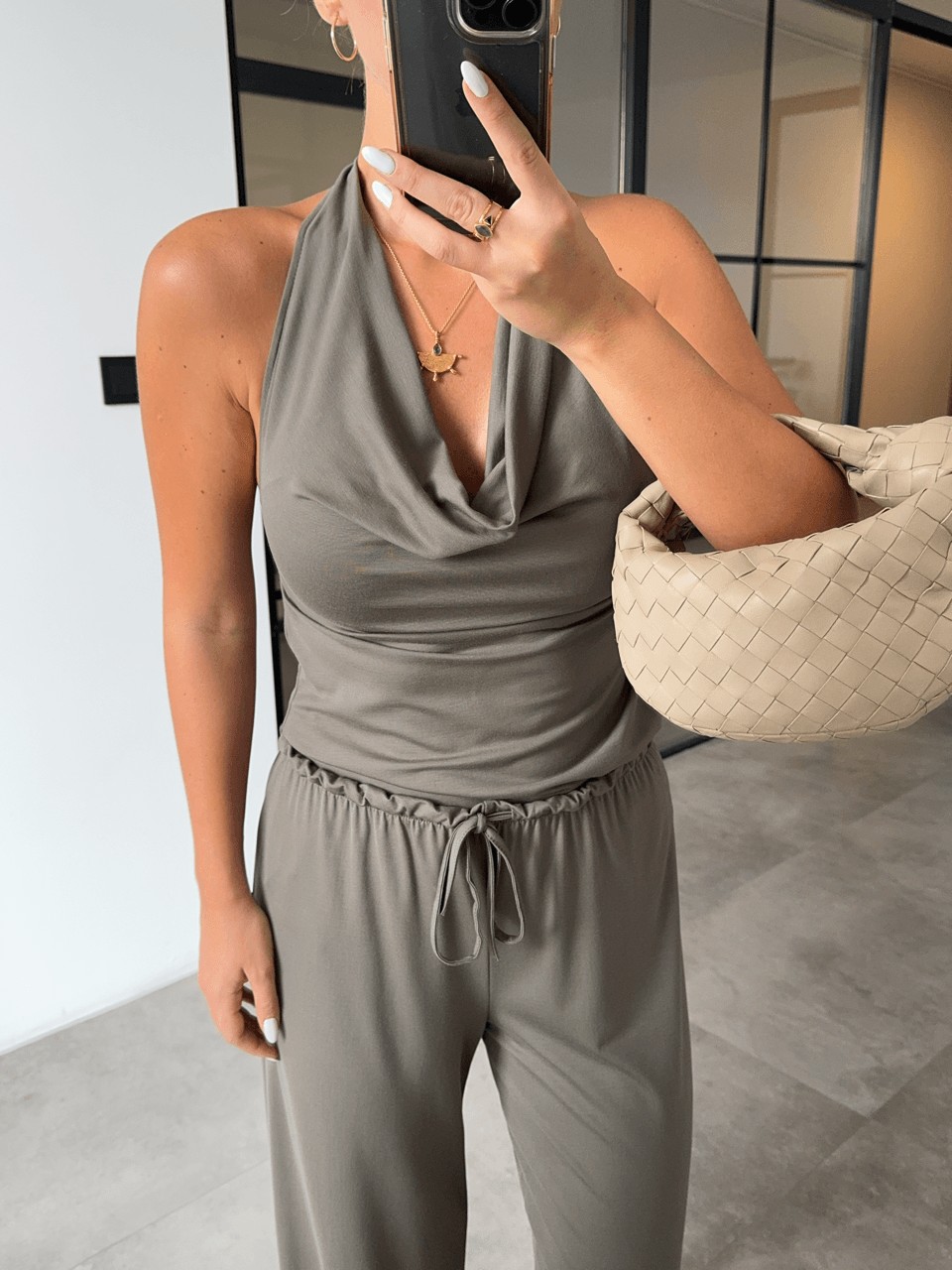 HAKİ HALTER YAKA DÖKÜMLÜ BLUZ PANTOLON MODAL TAKIM