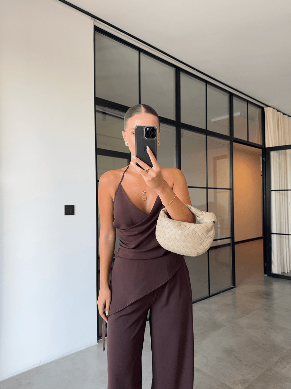 CROSSOVER ASYMMETRIC BLOUSE TROUSERS BROWN SET