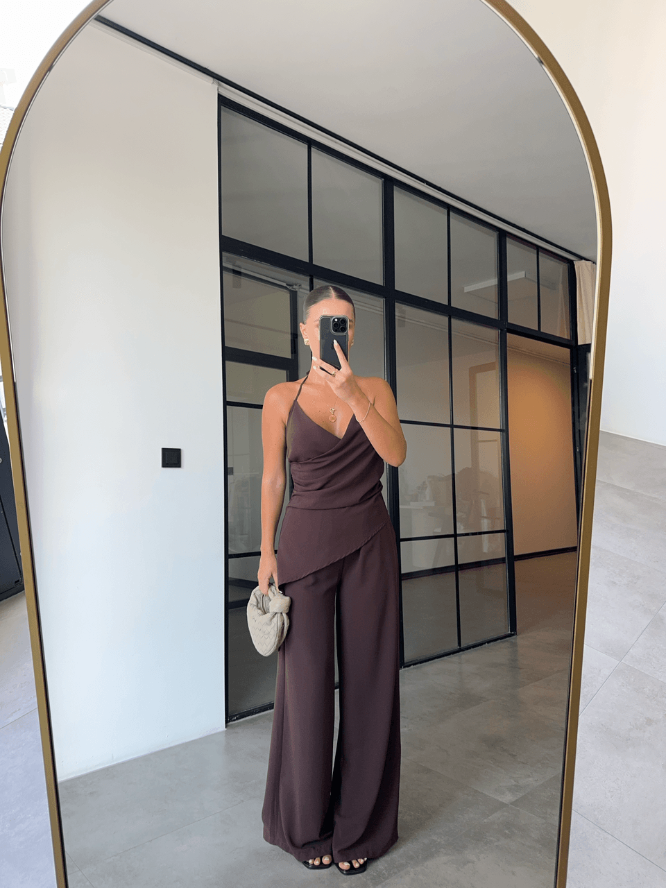 CROSSOVER ASYMMETRIC BLOUSE TROUSERS BROWN SET