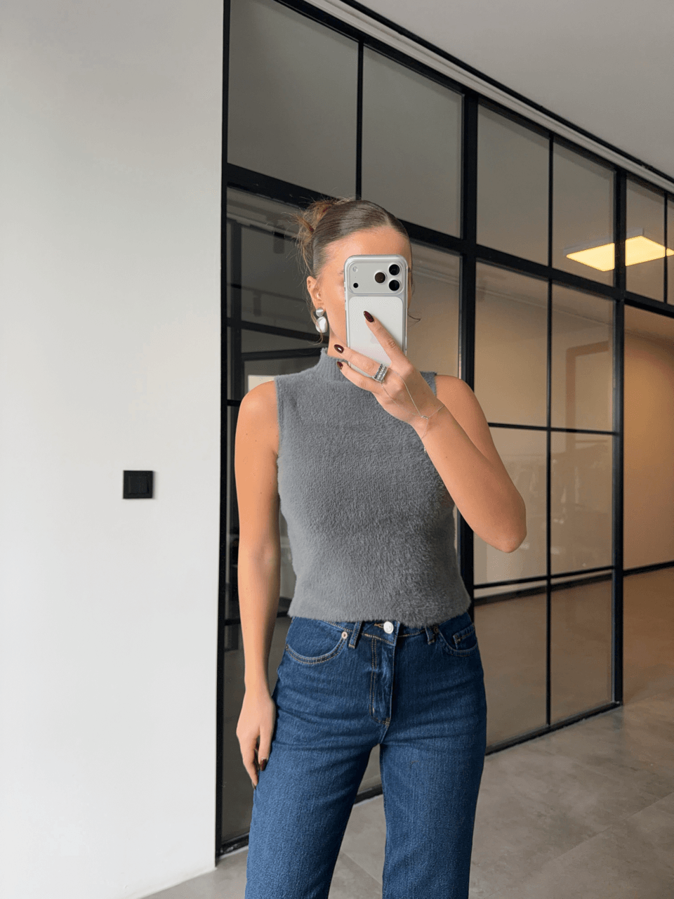 YARIM BOĞAZLI YUMOŞ DOKULU GRİ TRİKO BLUZ
