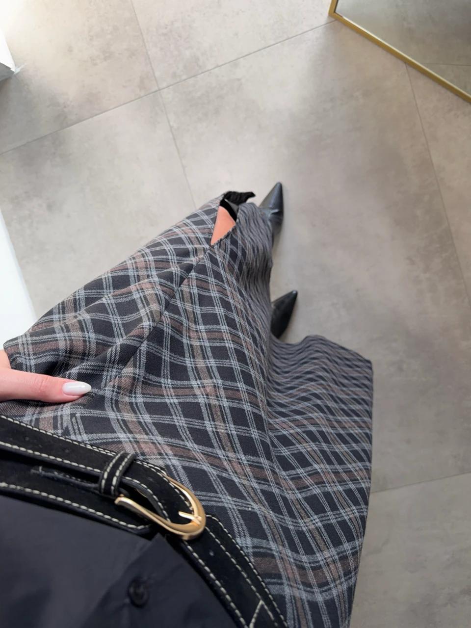 SÜET KEMERLİ YIRTMAÇLI SİYAH EKOSE ETEK