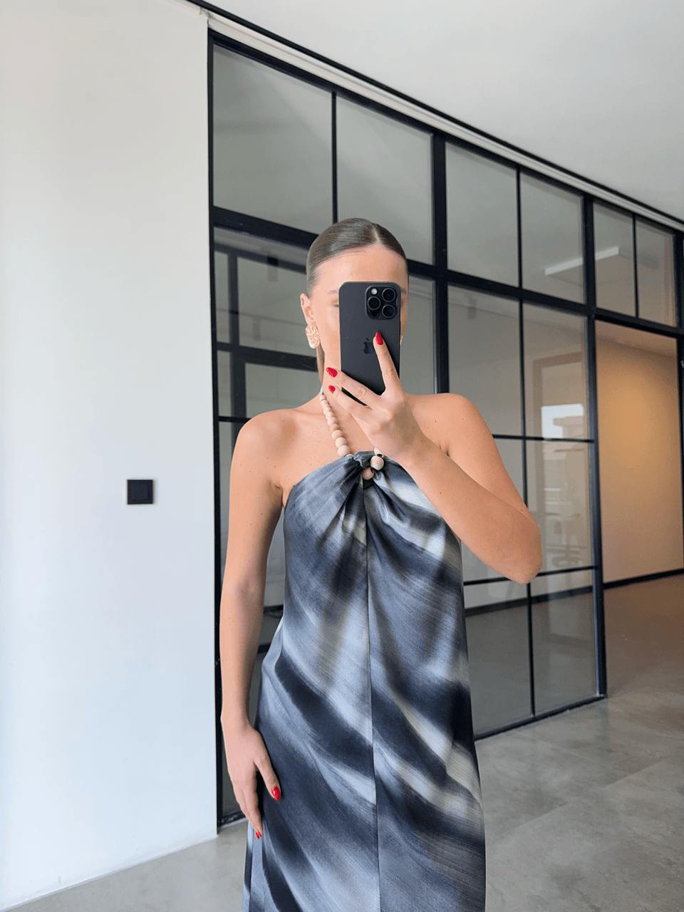 BONCUK DETAYLI ANTRASİT SATEN ELBİSE