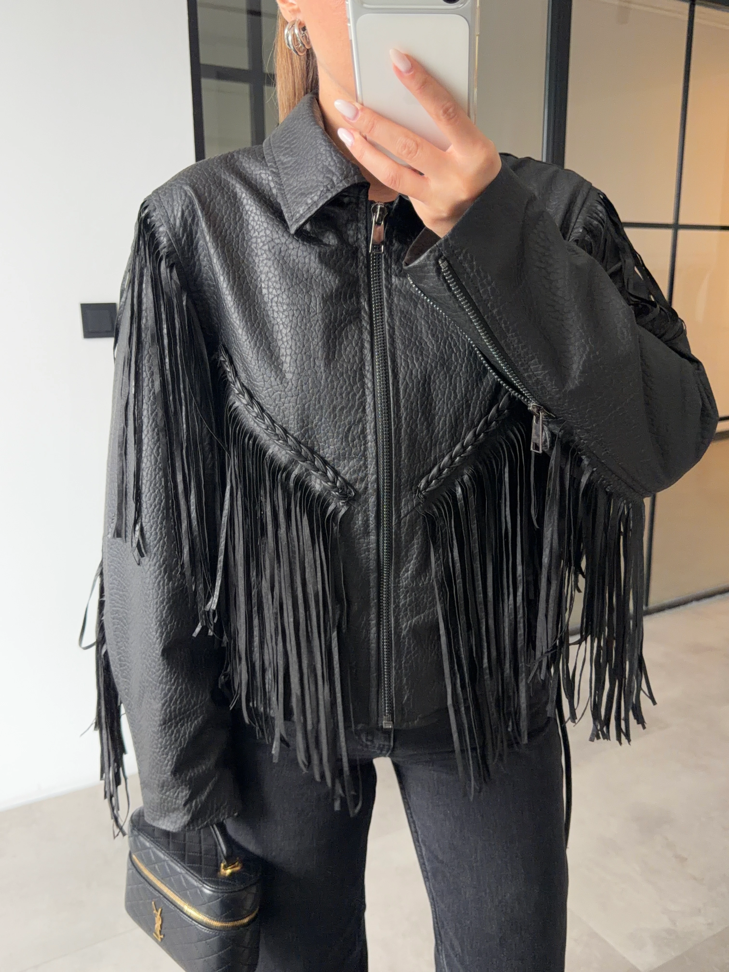 PÜSKÜLLÜ SİYAH DERİ CEKET