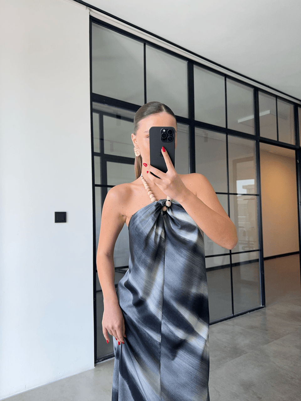 BONCUK DETAYLI ANTRASİT SATEN ELBİSE