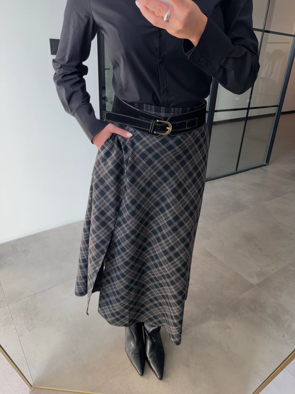 SÜET KEMERLİ YIRTMAÇLI SİYAH EKOSE ETEK