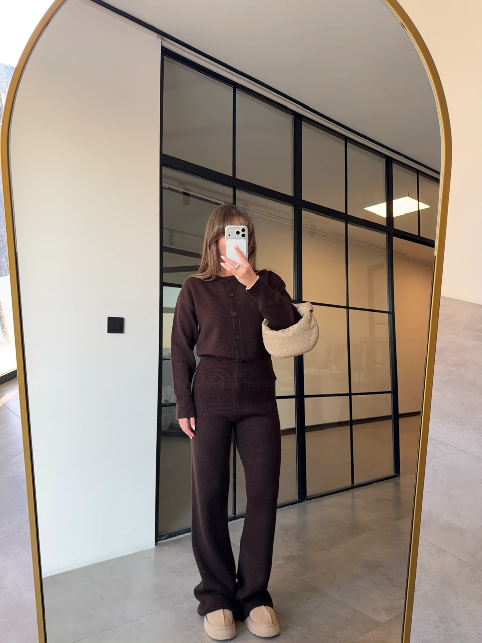 KAHVERENGİ BİSİKLET YAKA DÜĞMELİ HIRKA PANTOLON TRİKO TAKIM