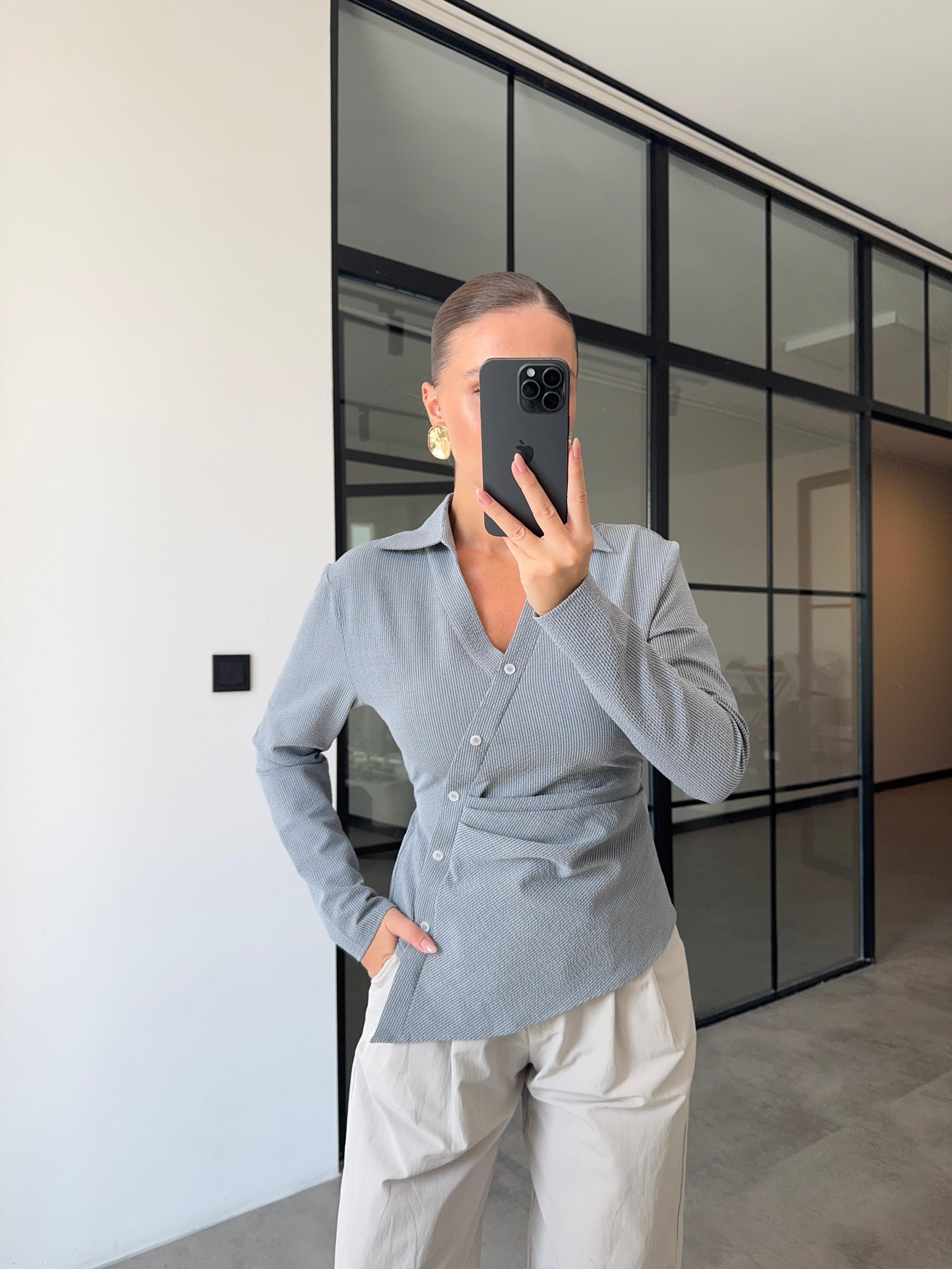 BELDEN OTURTMALI DÜĞMELİ FİTİLLİ LACİVERT GÖMLEK