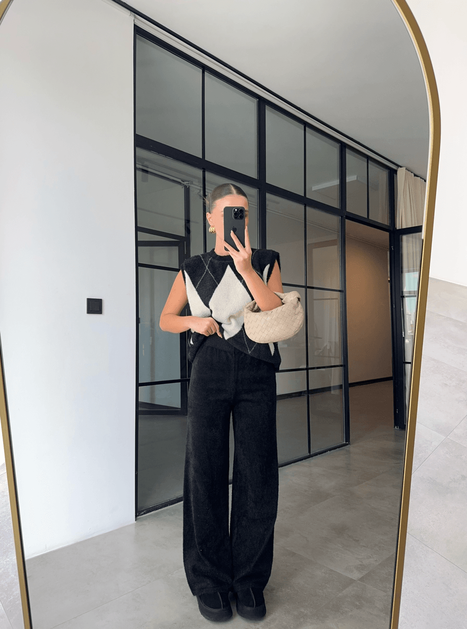 PELUŞ DOKULU SİYAH TRİKO PANTOLON