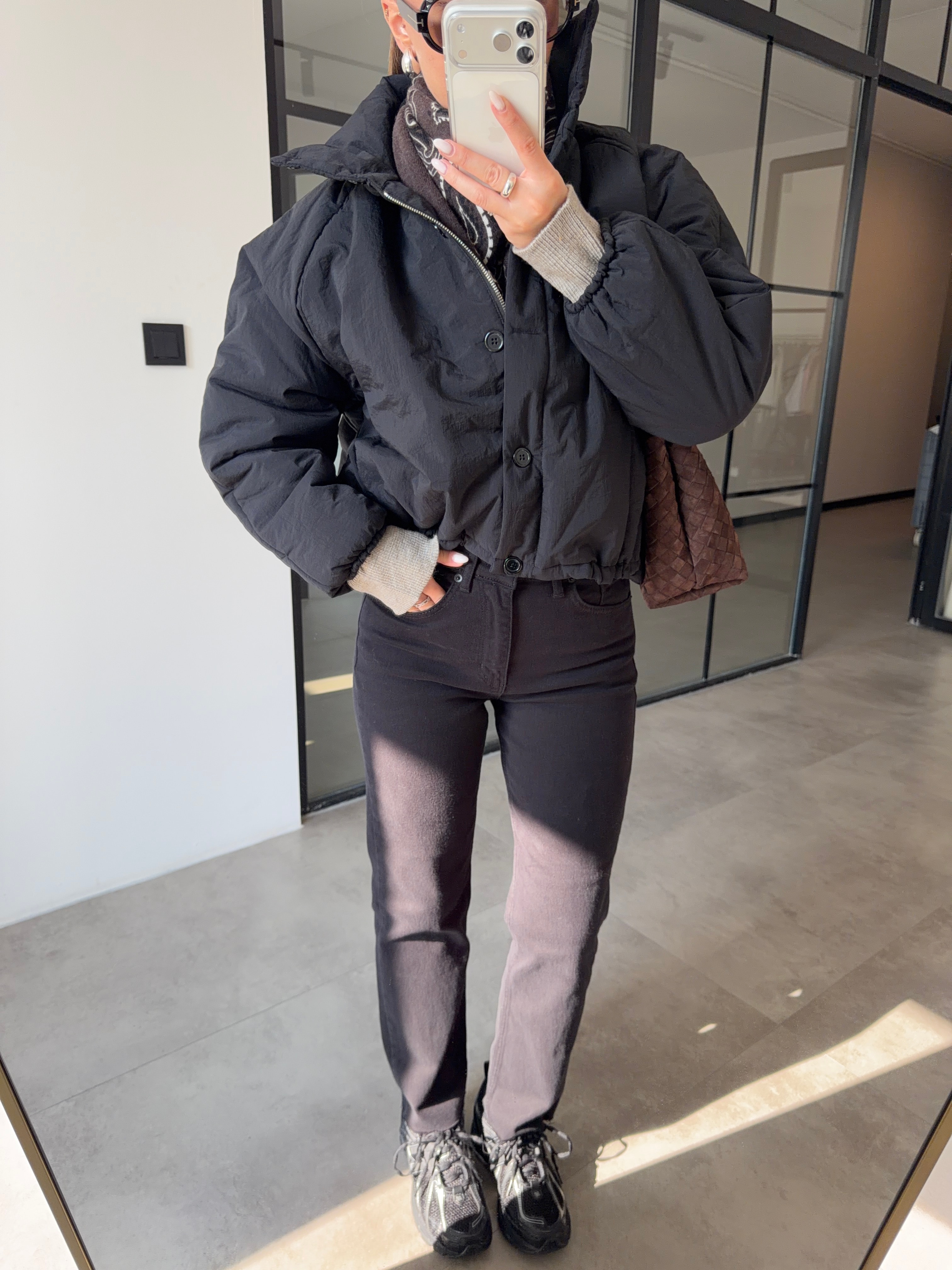 İÇİ DOLU SİYAH ŞİŞME MONT