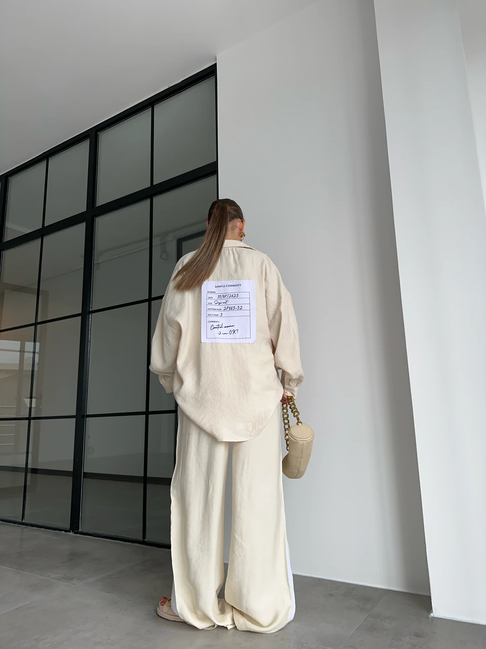 SAMPLE COMMENT SIRT BASKILI BEJ RENGİ TENSEL KUMAŞ TAKIM