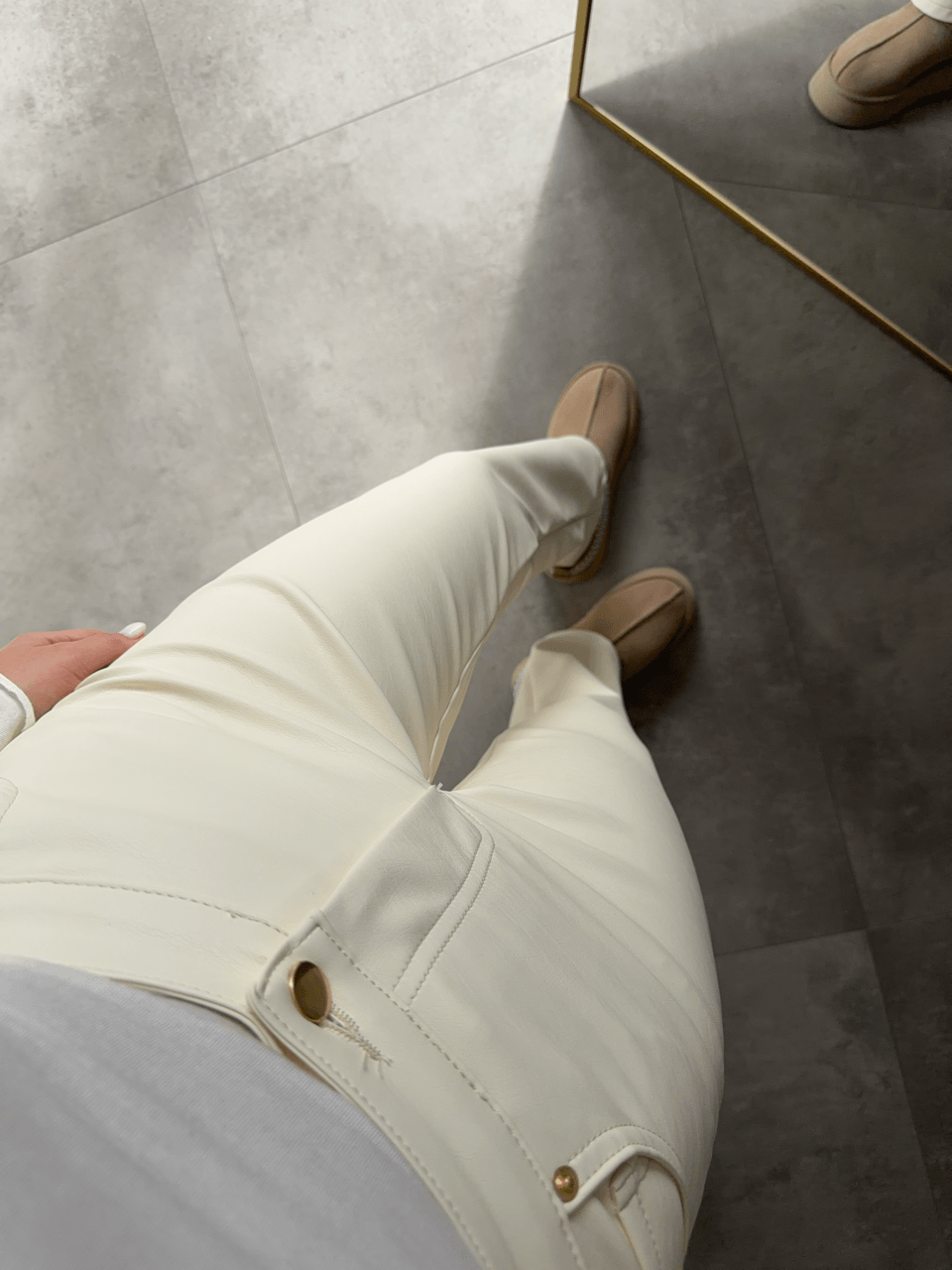 YÜKSEK BEL EKRU DERİ PANTOLON