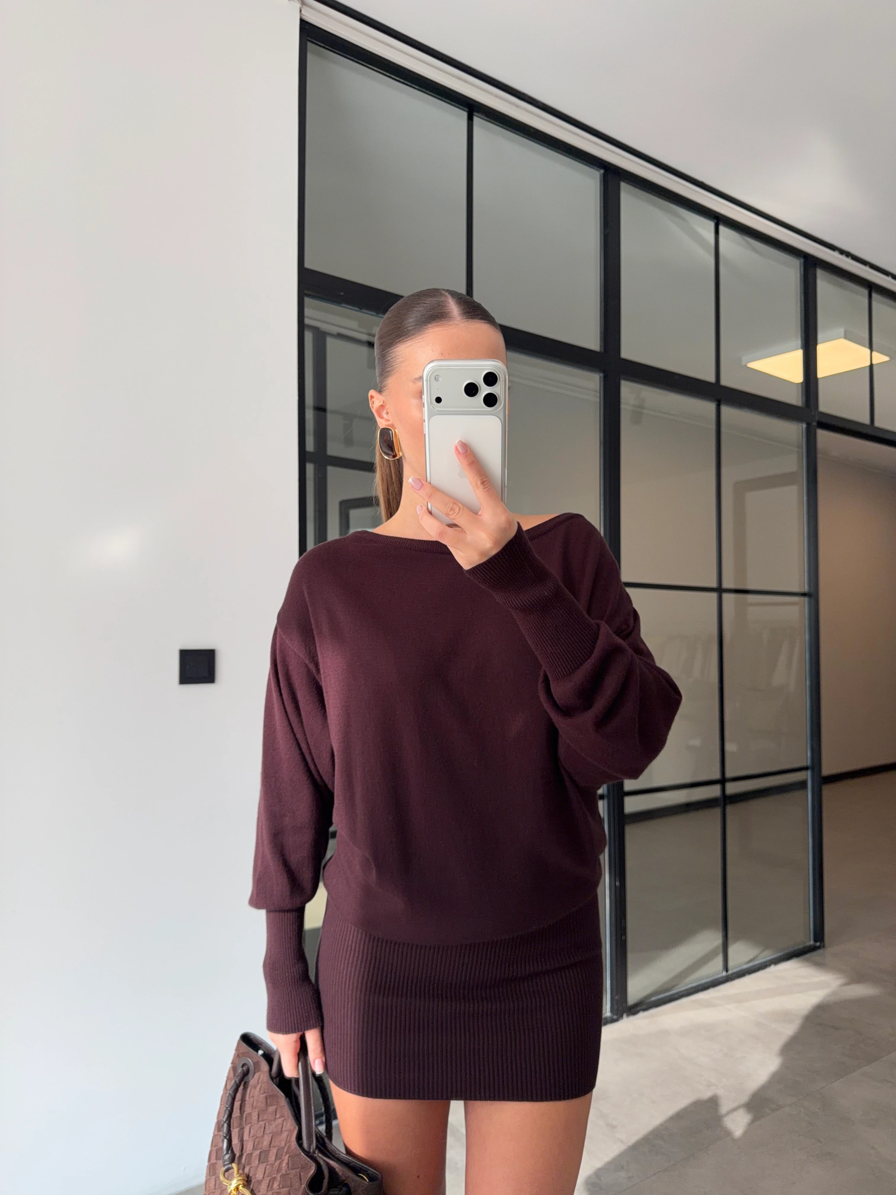 DÜŞÜK OMUZ MİNİ TRİKO ELBİSE(ÖN SİPARİŞ ÜRÜNÜDÜR TAHMİNİ KARGOYA TESLİM TARİHİ 20 ARALIK) - Kahverengi