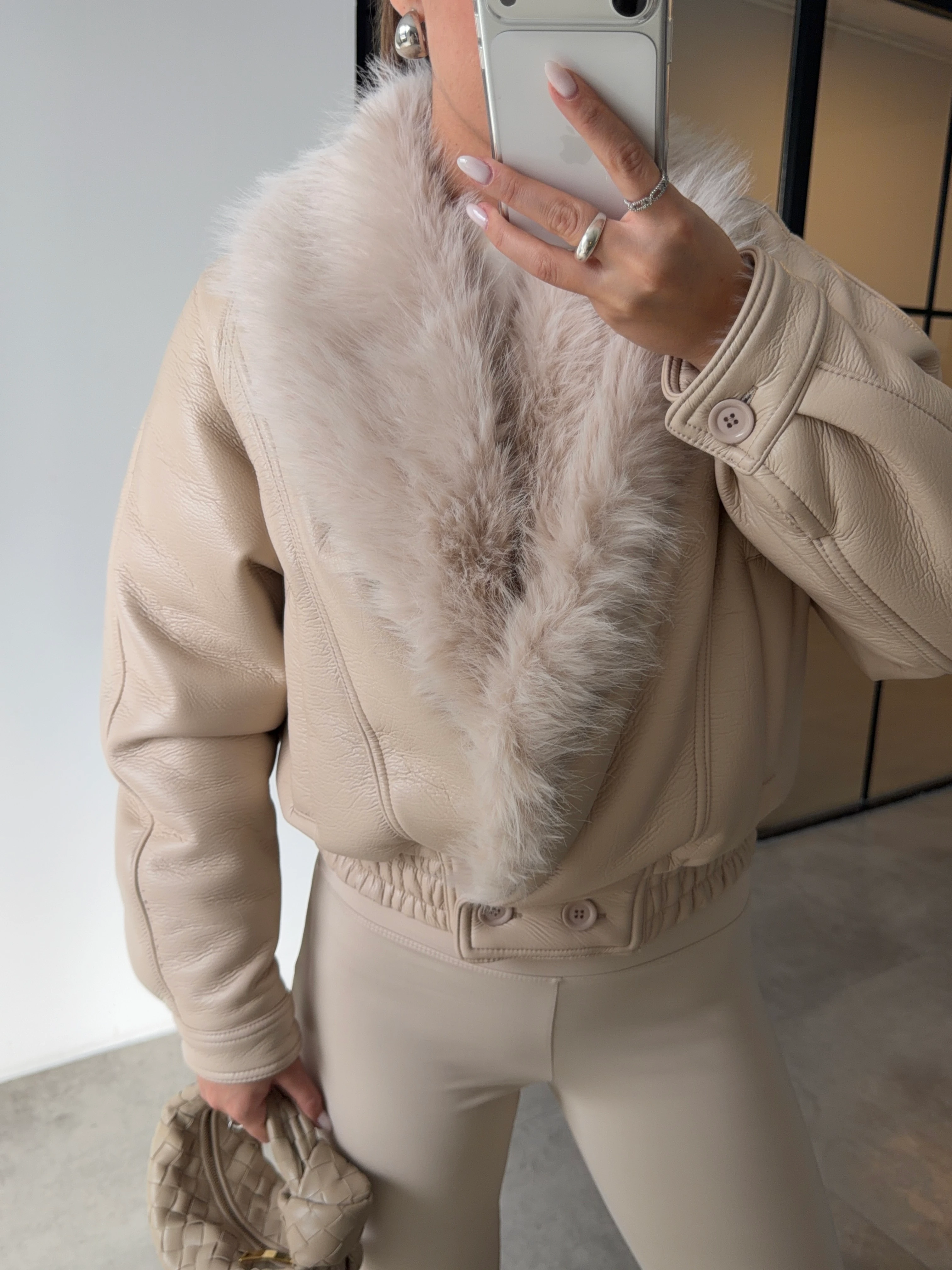 YAKASI KÜRKLÜ EKRU DERİ CEKET