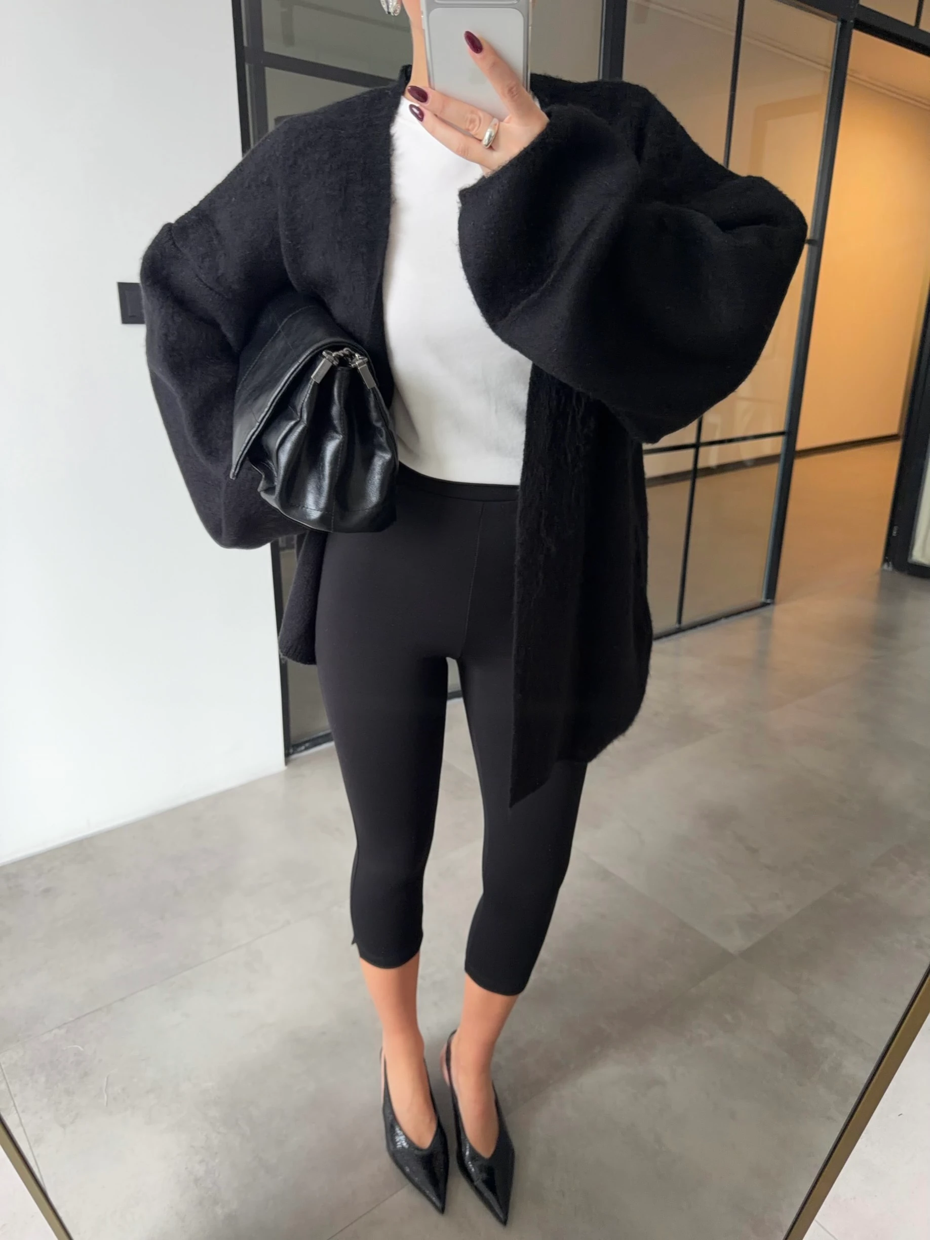 YANI YIRTMAÇLI SİYAH KAPRİ TAYT