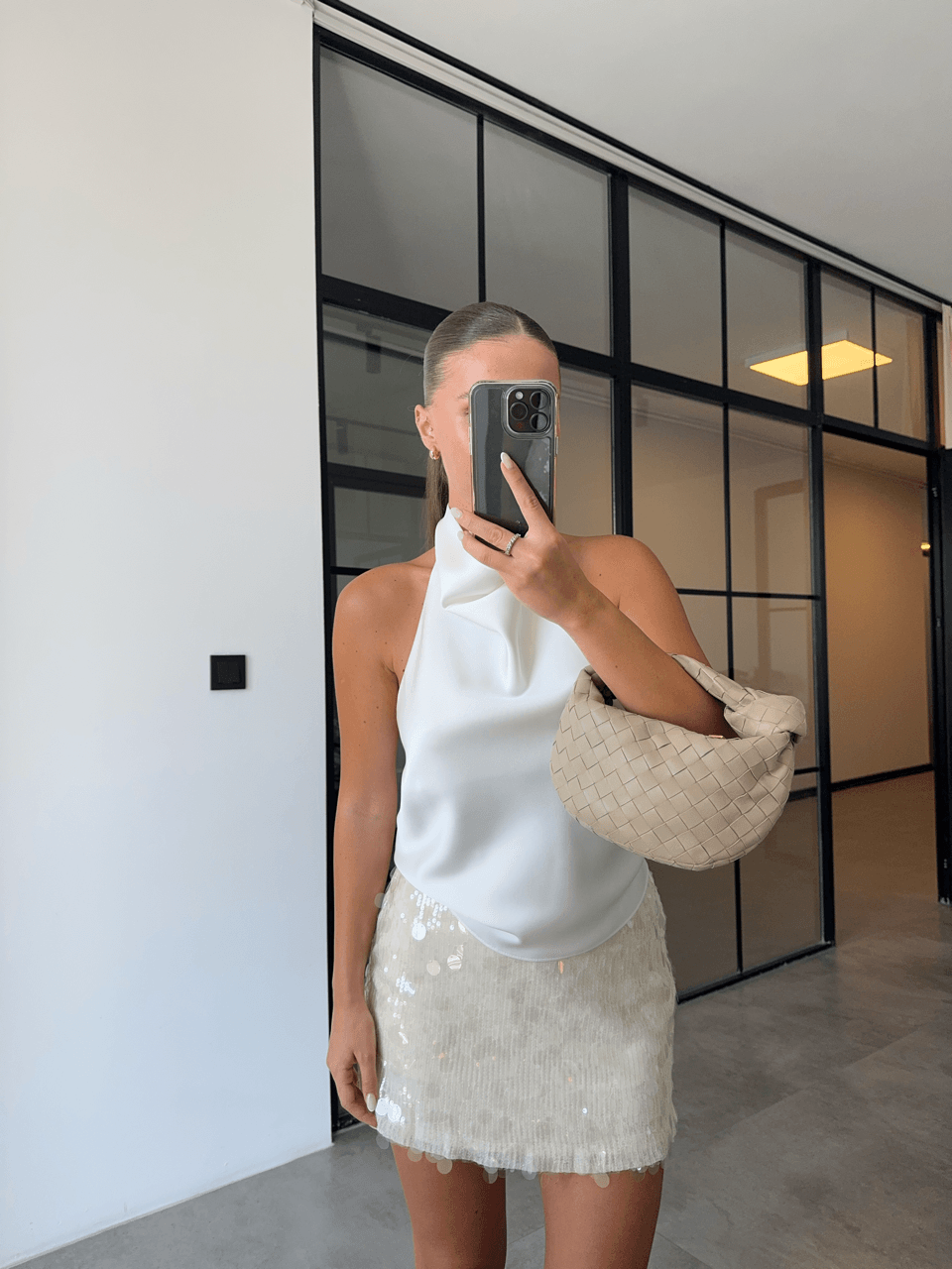 HALTER YAKA EKRU SATEN BLUZ