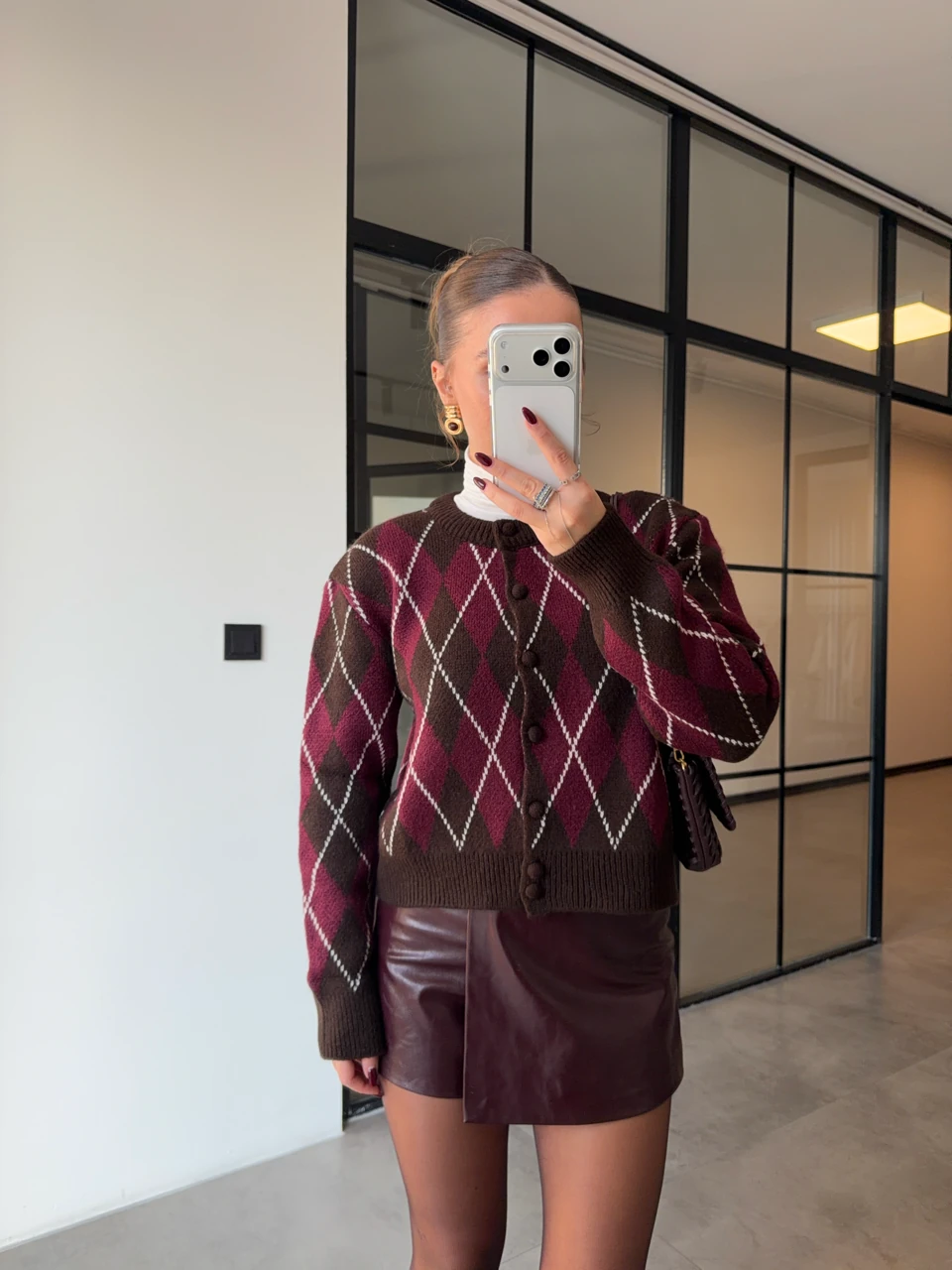 MÜRDÜM ÇAPRAZ KAPAMA DERİ ŞORT ETEK