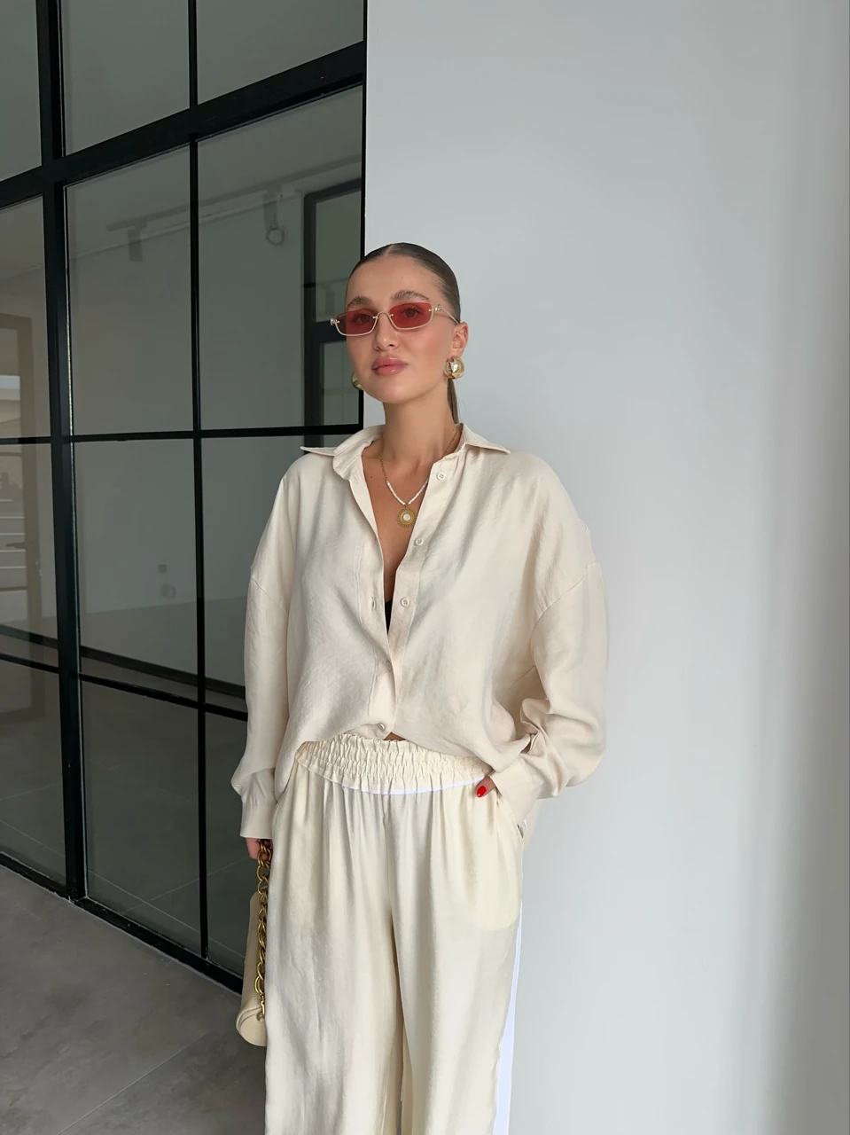 SAMPLE COMMENT SIRT BASKILI BEJ RENGİ TENSEL KUMAŞ TAKIM