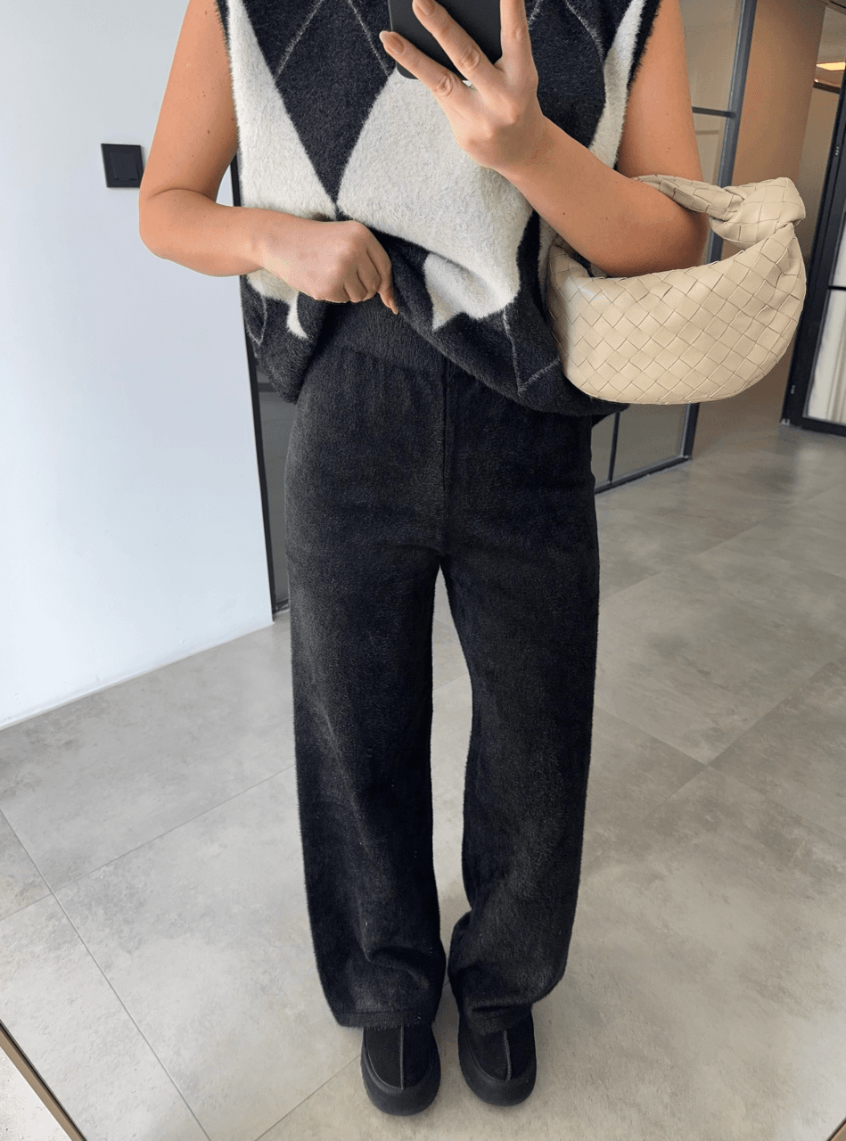 PELUŞ DOKULU SİYAH TRİKO PANTOLON