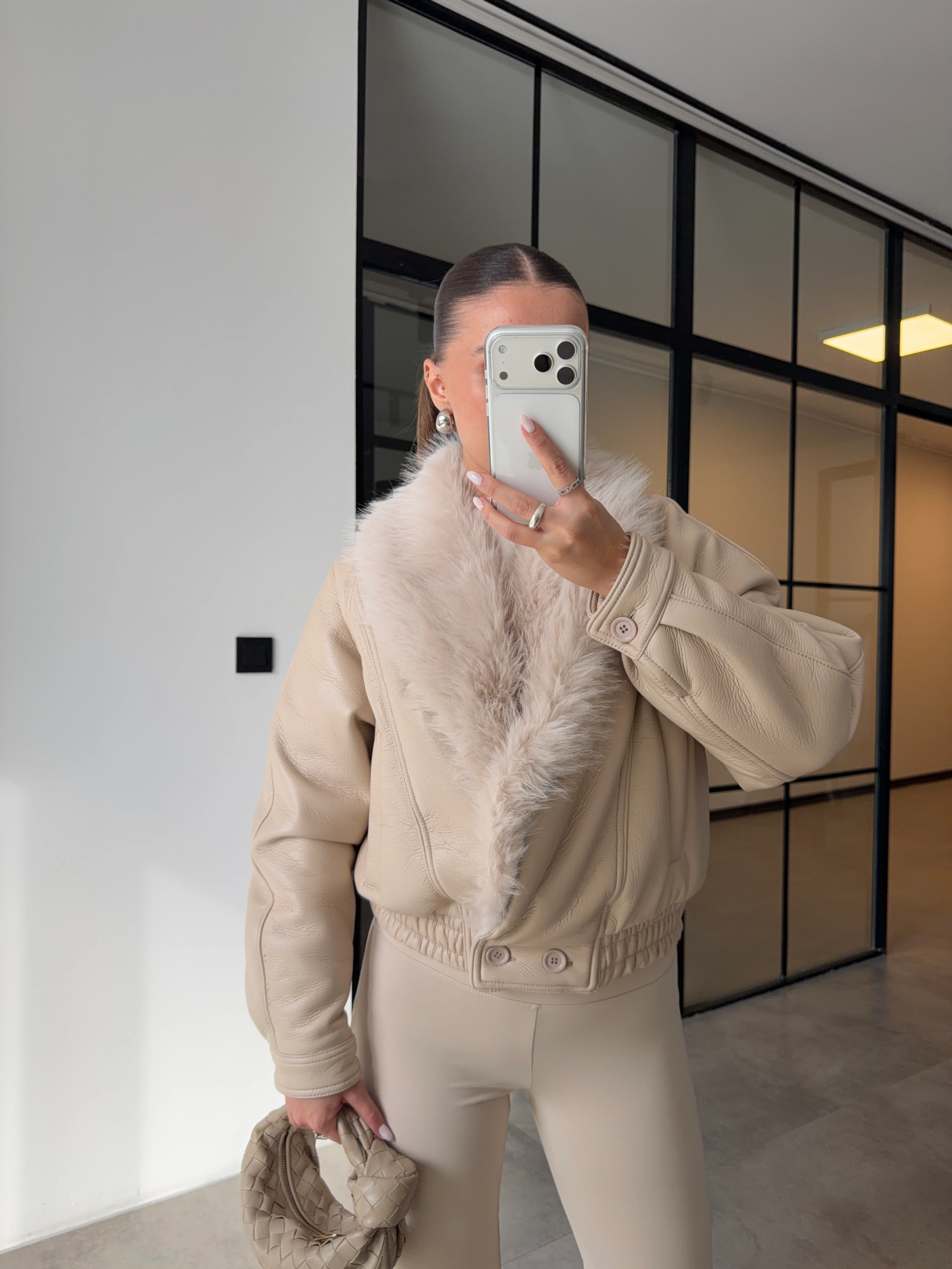 YAKASI KÜRKLÜ EKRU DERİ CEKET