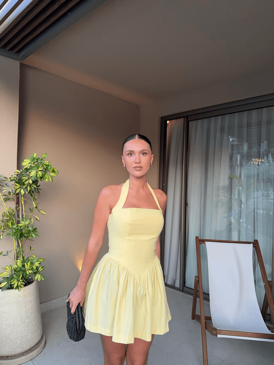 BOYUNDAN BAĞLAMALI MİNİ SARI ELBİSE