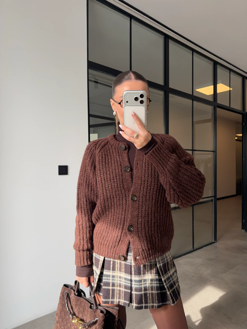 DÜĞMELİ SELANİK ÖRGÜ KAHVERENGİ HIRKA