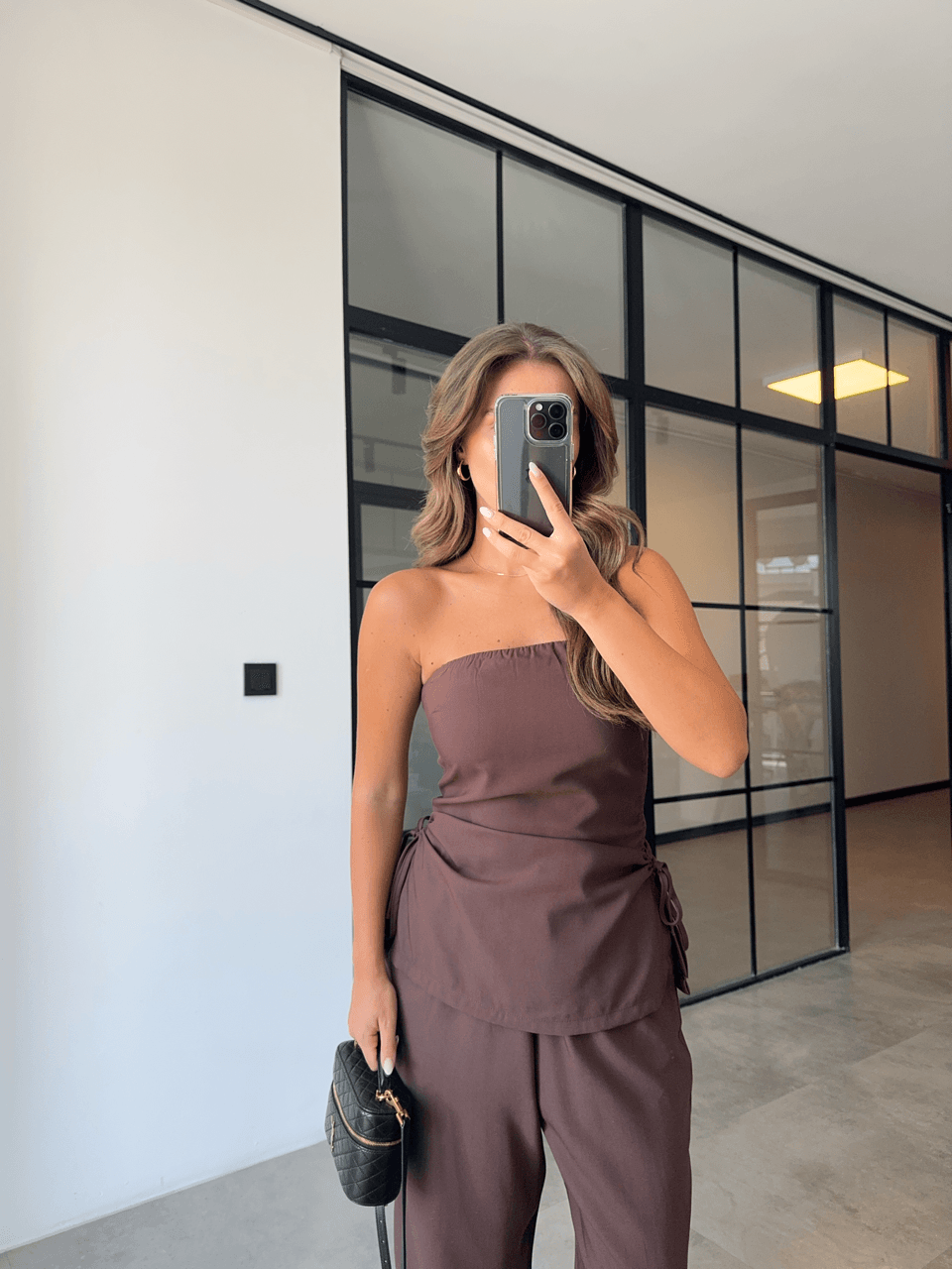 STRAPLESS GATHERED BROWN SUIT
