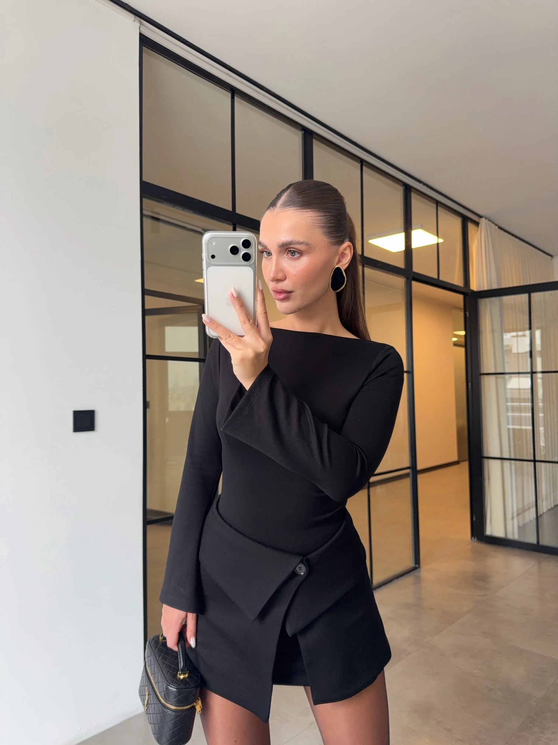 PARÇALI SİYAH MİNİ ELBİSE