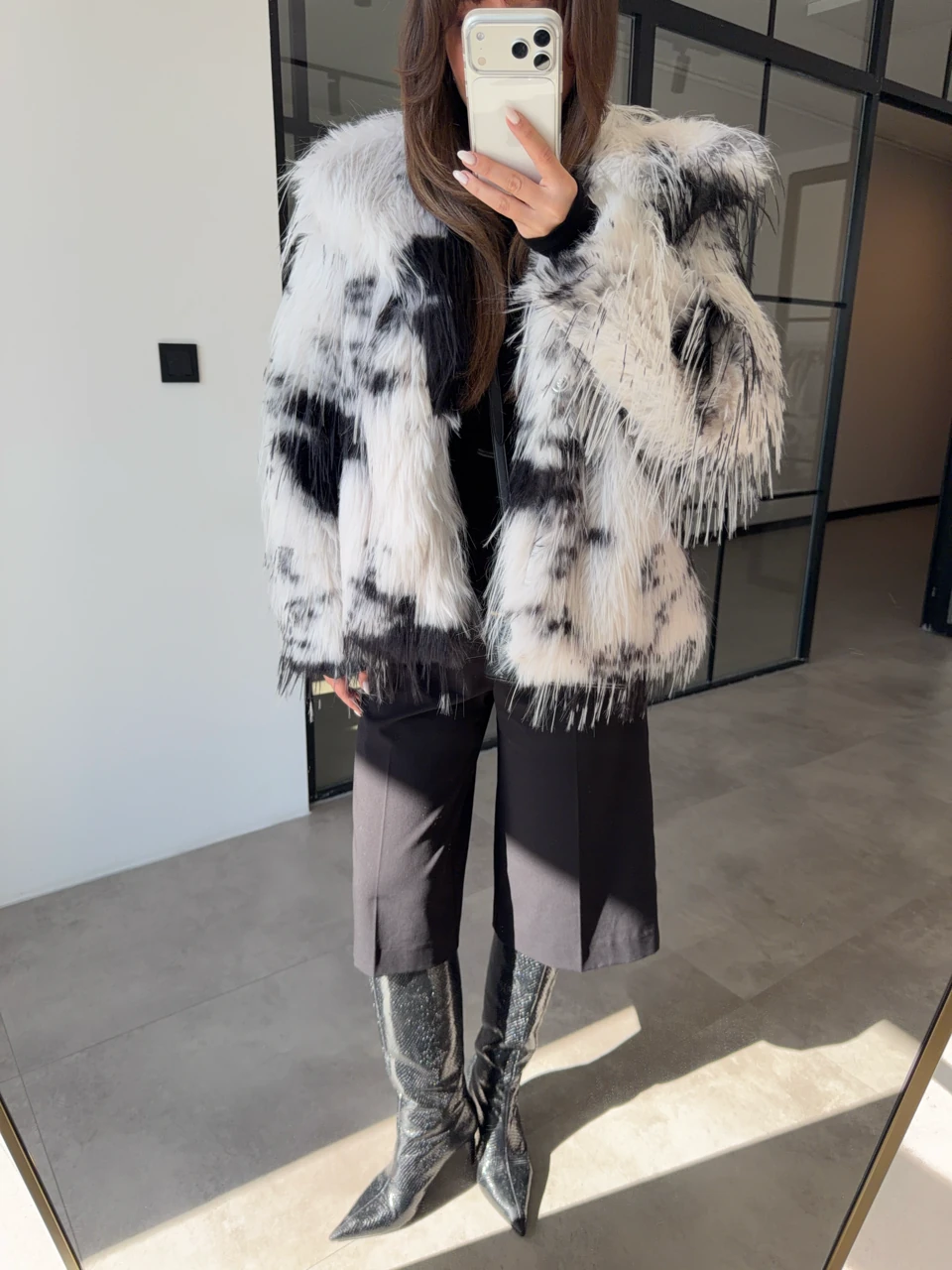 SİYAH DESENLİ KÜRK