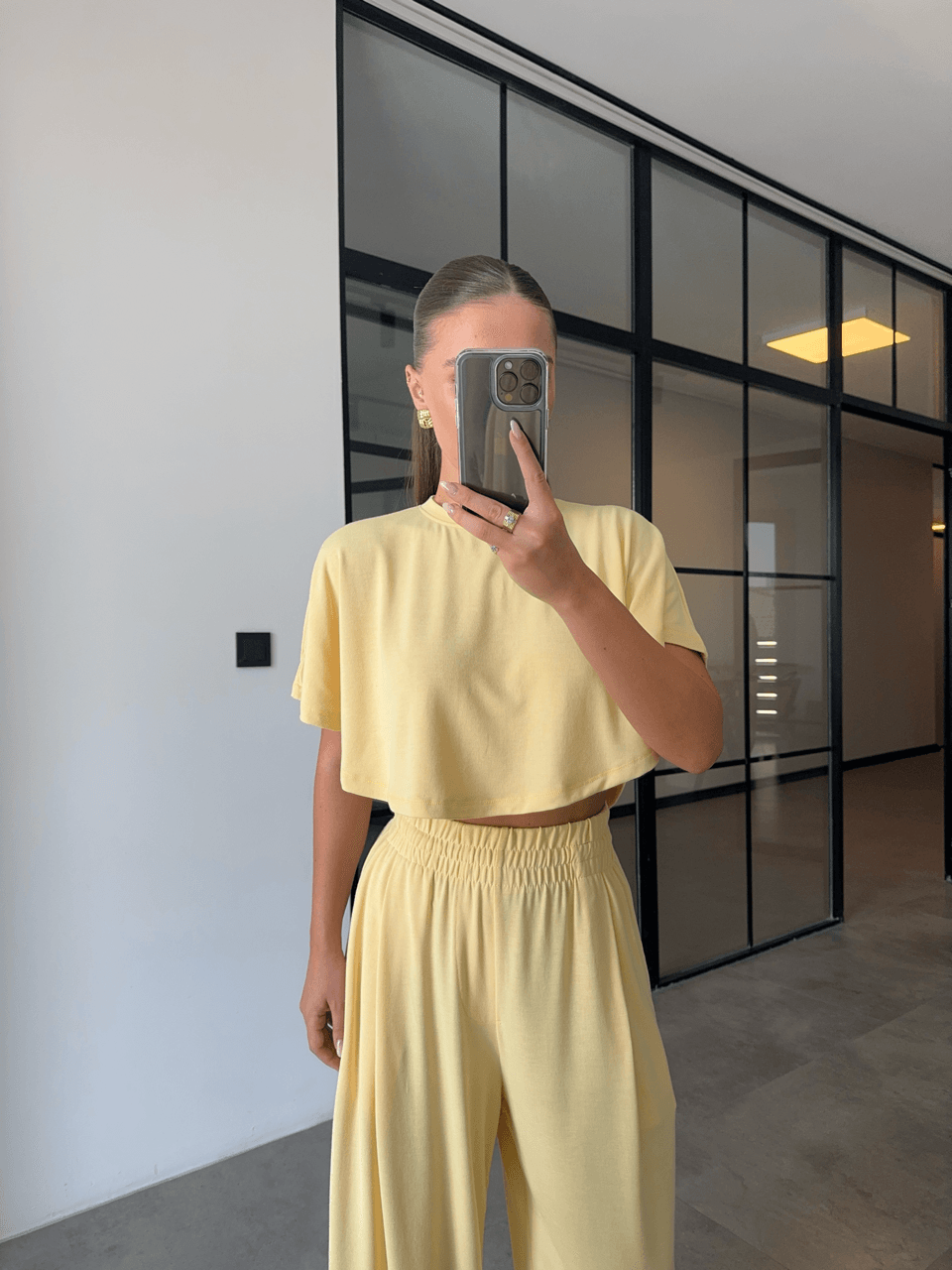 YARASA KOL MODAL KUMAŞ BUTTER YELLOW CROP BLUZ