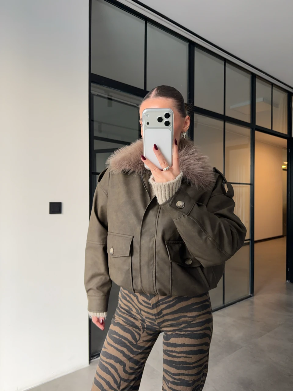 YAKASI KÜRKLÜ HAKİ DERİ MONT