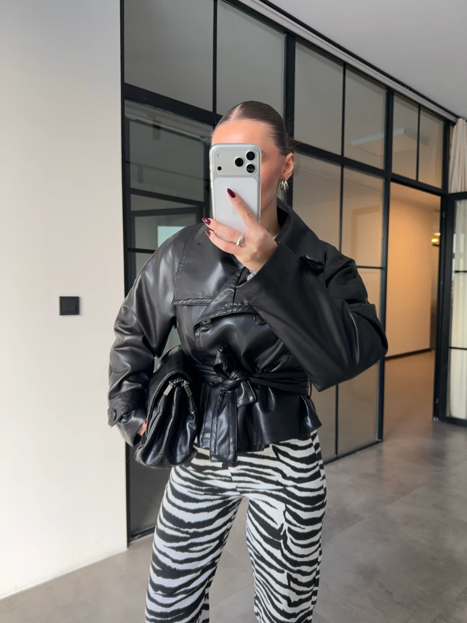 DİK YAKA DERİ KISA TRENÇKOT