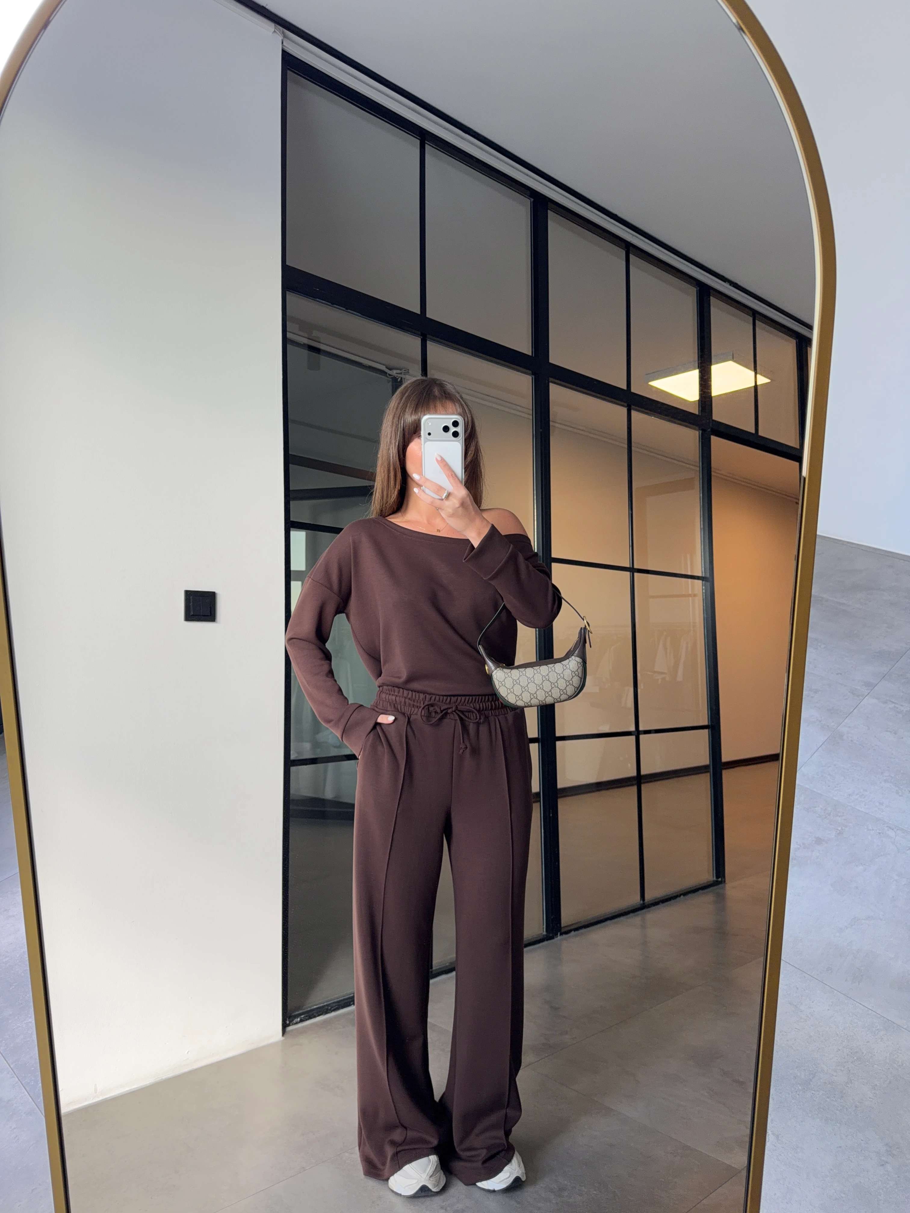 DÜŞÜK OMUZ KAHVERENGİ MODAL TAKIM