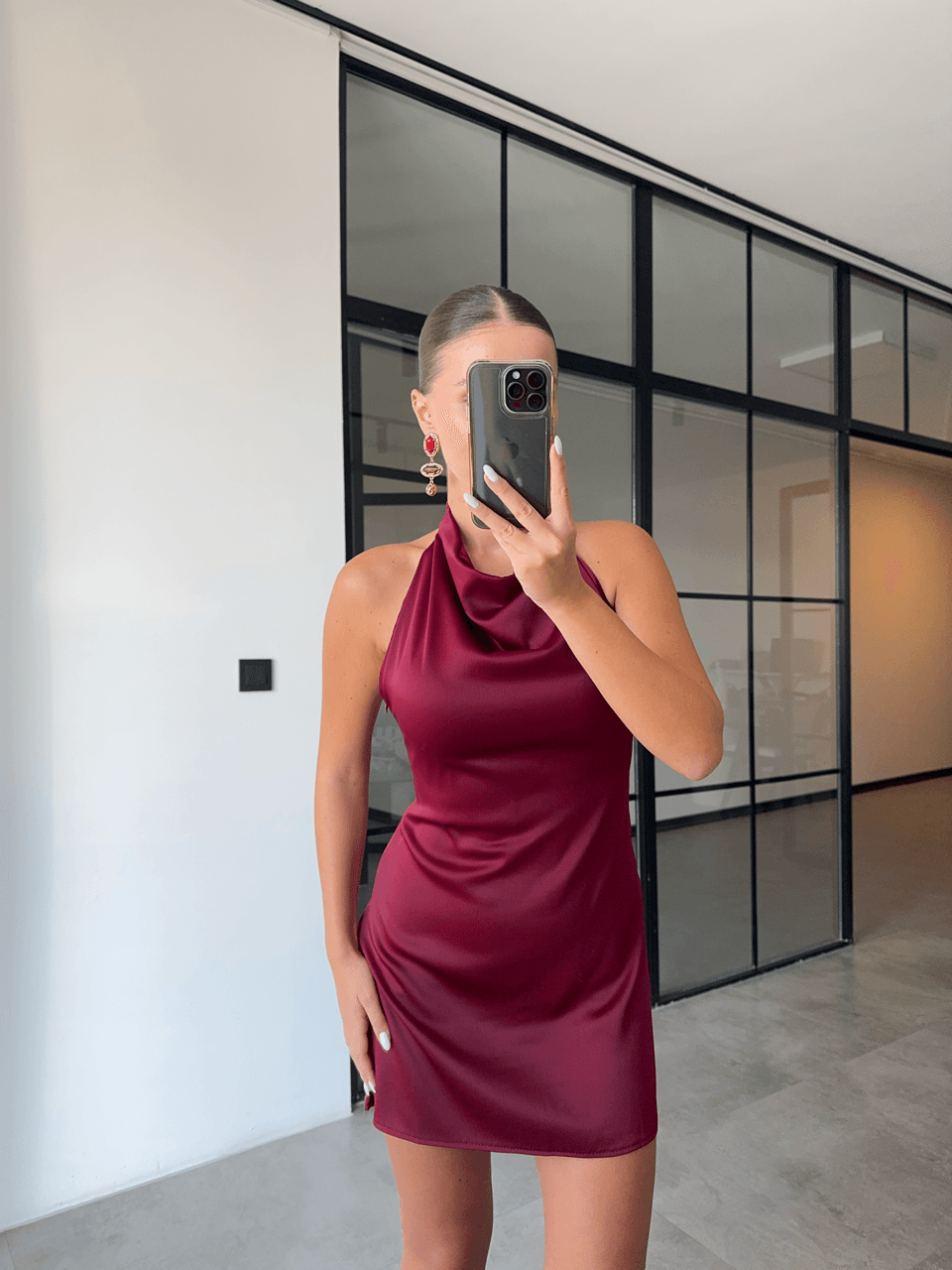 BOYUNDAN BAĞLAMALI BORDO SATEN ELBİSE
