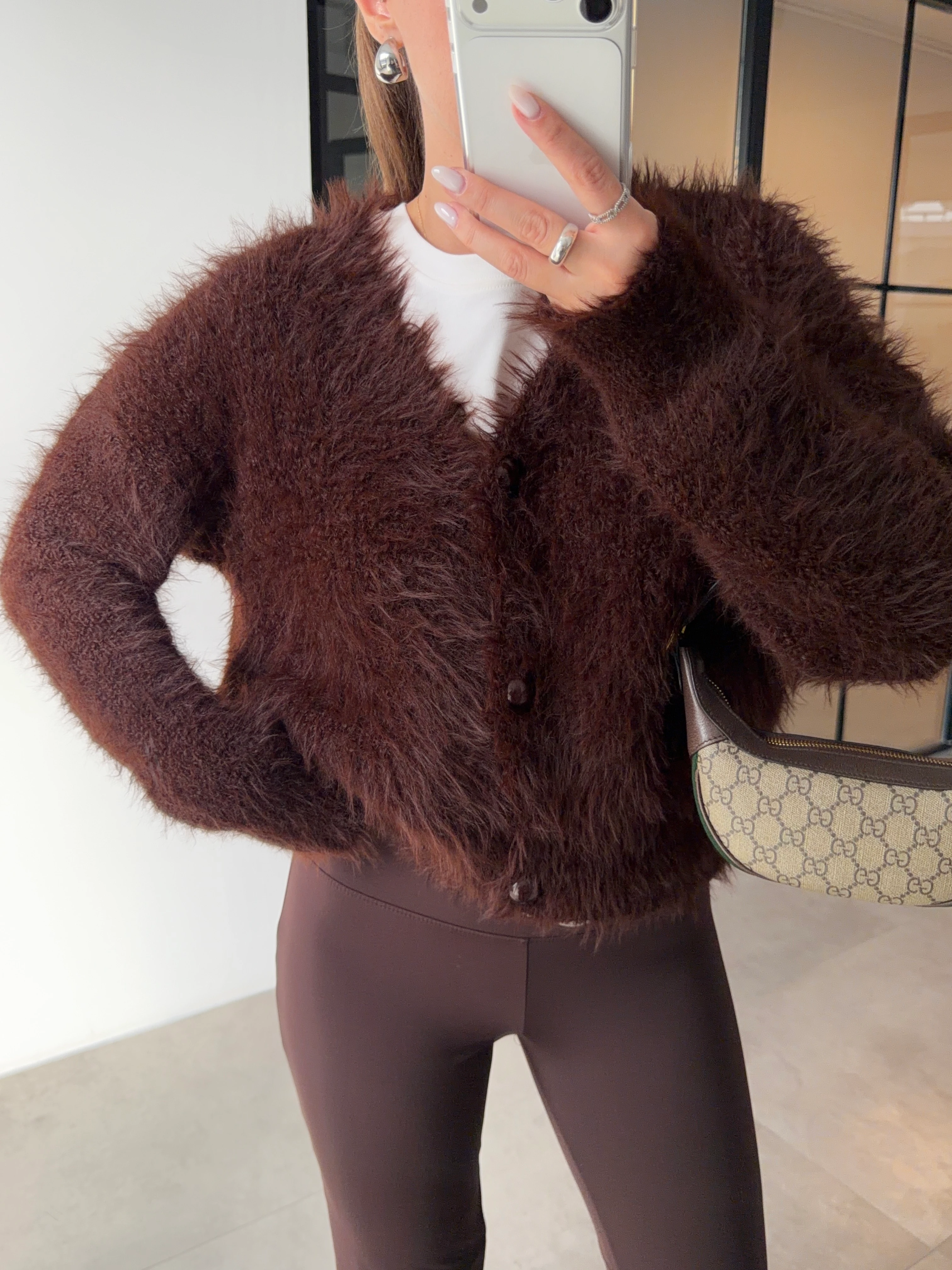 İNCİ DÜĞMELİ KAHVERENGİ PELUŞ HIRKA