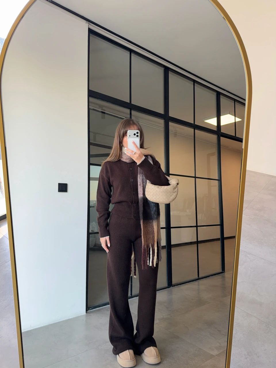 KAHVERENGİ BİSİKLET YAKA DÜĞMELİ HIRKA PANTOLON TRİKO TAKIM