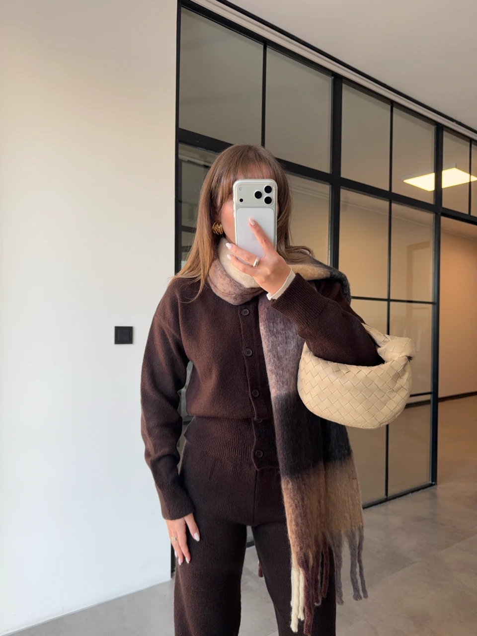 KAHVERENGİ BİSİKLET YAKA DÜĞMELİ HIRKA PANTOLON TRİKO TAKIM