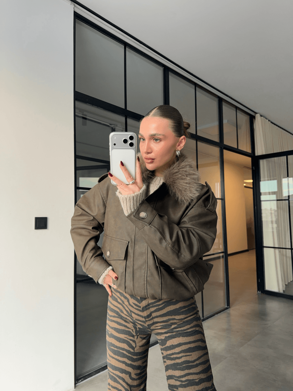 YAKASI KÜRKLÜ HAKİ DERİ MONT