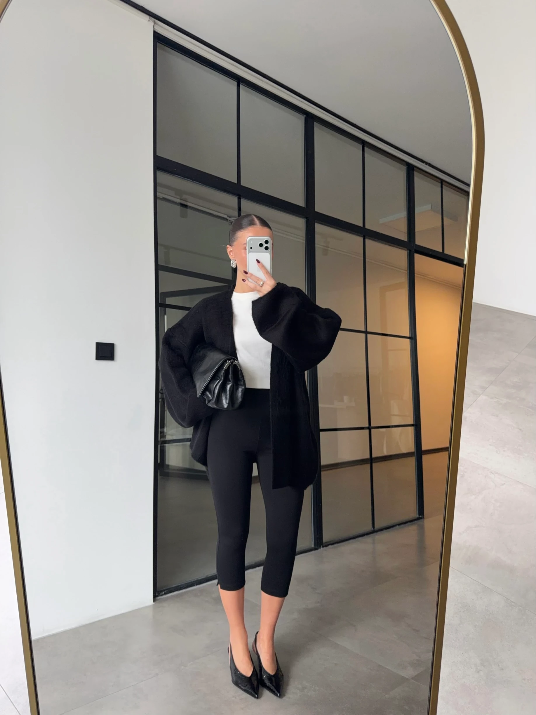 YANI YIRTMAÇLI SİYAH KAPRİ TAYT